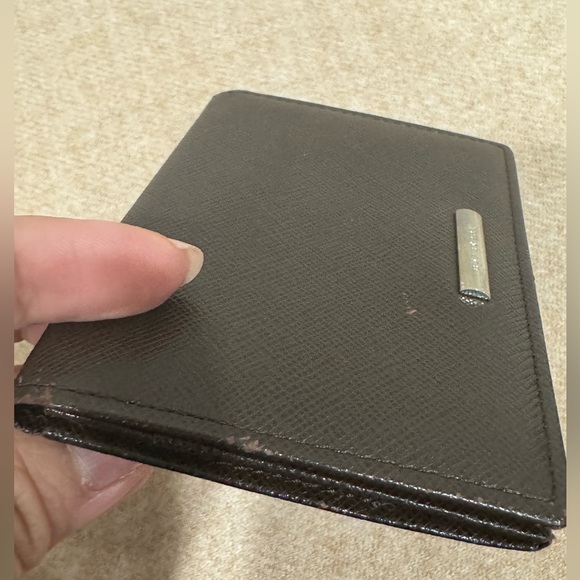 BURBERRY Grayish Brown Leather Folding Card Case (Barely Used) - Picture 4 of 17